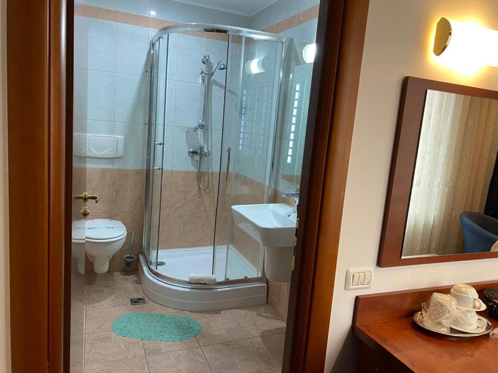 Samaa Hotel Бухарест Экстерьер фото